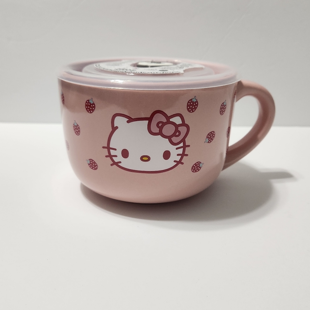 Hello kitty Strawberry ceramic soup mug with pressure release lid NWT